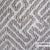 Close-up van Casal Massif meubelstof met doolhofprint in beige en wit.
