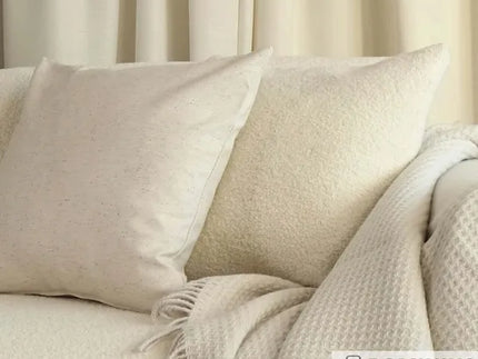 Ontdek de wereld van textuur! Van weelderig fluweel tot speels bouclé, en van klassiek velours tot duurzaam kunstleder en meubelleer. Onze collecties bieden een scala aan texturen om al uw creatieve visies tot leven te brengen.