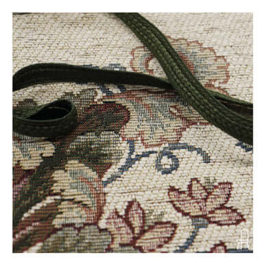 Klassieke stoffeer materialen van hoogwaardige kwaliteit. Op voorraad leverbaar. Geschikt voor meubelstofferen. Zakelijke aanvraag? Kwantum korting of B2B prijzen, Contact ons! Gratis verzendkosten vanaf €75.