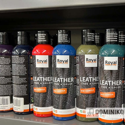 Royal Furniture Leather Care & Color producten op een plank, diverse kleuren voor meubelverzorging en bescherming.