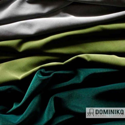 Diverse velvet stoffen in verschillende kleuren, perfect voor interieurdecoratie met luxe uitstraling.