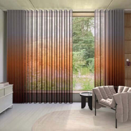 Topaz gordijnstof van Kendix en De Ploeg, verfijnde glans, subtiel kleurverloop. Decoratieve stof voor een harmonieus interieur.