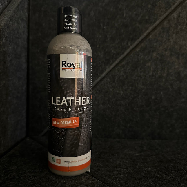 Leather Care & Color Lederwas - 250 ml bottle for leather restoration and care by Royal Furniture.