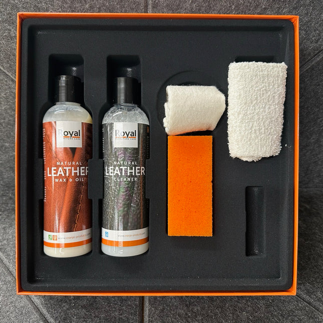 Leeronderhoudset Premium voor gewaxt en geolied leer met reinigings- en beschermingsproducten van Royal Furniture.