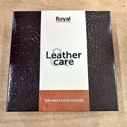 Leeronderhoudset Premium voor gewaxt en geolied leer met reinigings- en beschermingsproducten van Royal Furniture.