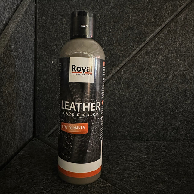 Leather Care & Color Lederwas - 250 ml by Royal Furniture, nourishing and color-restoring cream for various leather types.