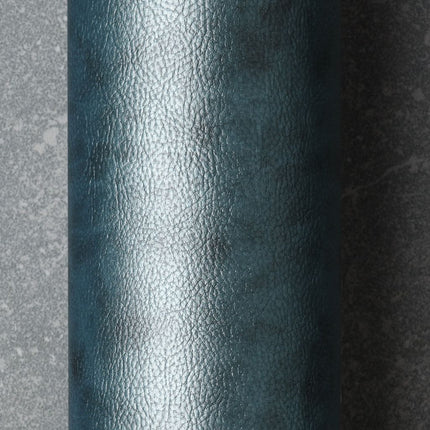 Mystique kunstleer Atlas Petrol, stijlvol en duurzaam, geschikt voor elk interieur. Vanaf 5 meter 10% korting.