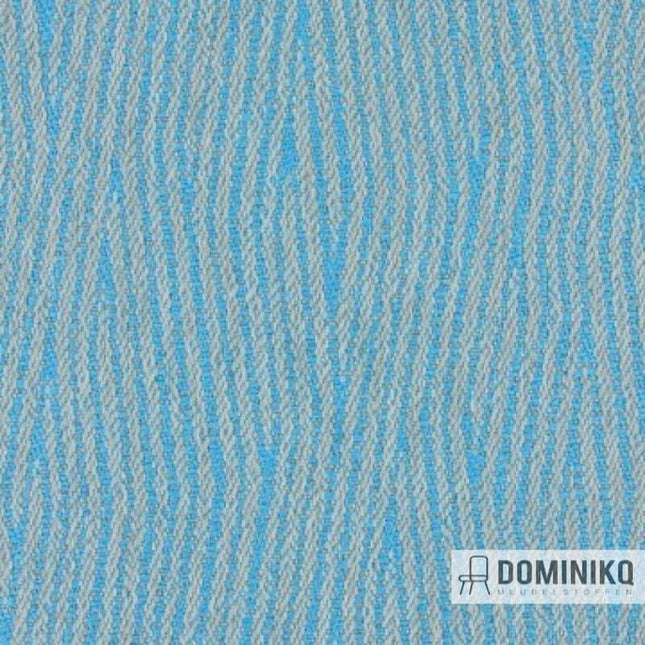 Aristide Outdoor Lepis stof in 610 Sky met golvend grafisch patroon, geschikt voor binnen- en buitengebruik.