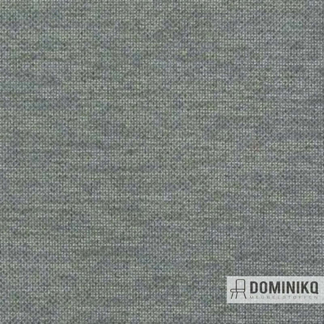 Louis meubelstof van Aristide in poederblauw, met klein diamantmotief en Aquaclean behandeling tegen vlekken.