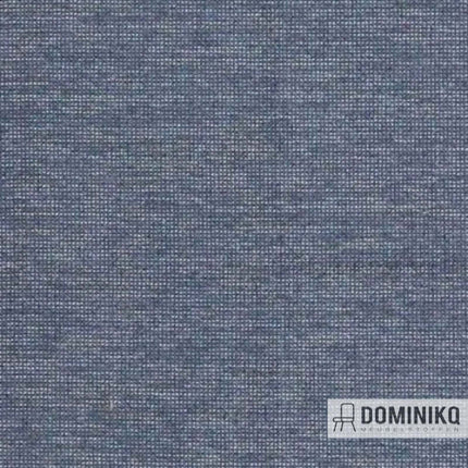 Stofcollectie Louis van Aristide met diamantmotief in blauw, behandeld met Aquaclean voor vlekbestendigheid.