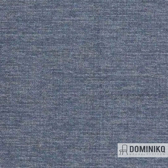 Stofcollectie Louis van Aristide met diamantmotief in blauw, behandeld met Aquaclean voor vlekbestendigheid.