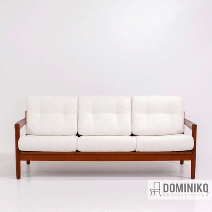 Witte driezitsbank met houten frame van hoogwaardig materiaal, ideaal voor modern interieur en comfort in elke woonruimte.