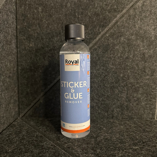 Bottle of Sticker & Lijm en Teer verwijderaar - 250 ml for removing glue and tar residues.