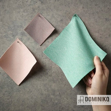 Monsters stof Camira Fabrics Era met visgraat weving in groen en neutrale tinten, ideaal voor ergonomisch meubeldesign.