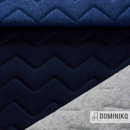 Gewatteerde Camira Fabrics Synergy Quilt Chevron QSV08 stof in blauw en grijs, met zigzag patroon, geschikt voor meubels.