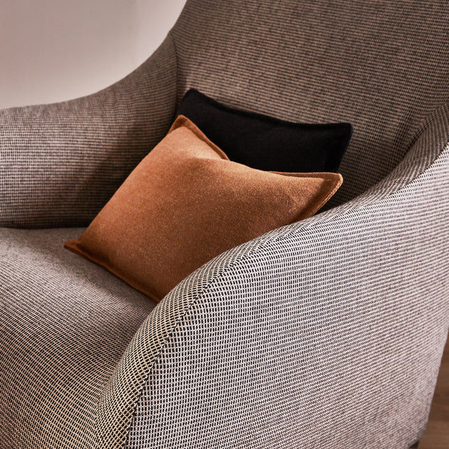 Camira - Monochrome Sett - MLB01