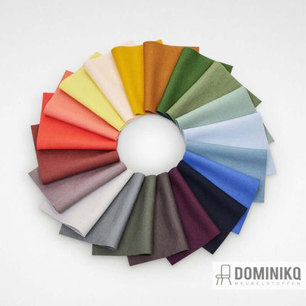 Cirkel van kleurrijke gebreide Planum stoffen door Febrik met matte glans en natuurlijke tactiliteit, ideaal voor meubelontwerp.