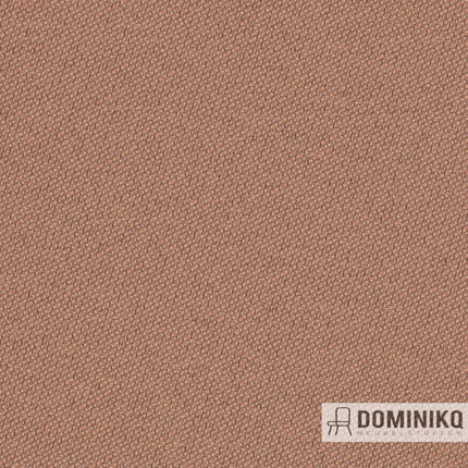 Tweekleurige stof Just van gerecycled polyester met subtiel betonstructuur ontwerp, geschikt voor meubelbekleding en schermen.