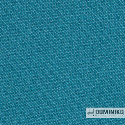 Blauwe minimalistische stof Just van Gabriel, gerecycled polyester, met subtiel tweekleurig ontwerp, geschikt voor meubelbekleding.