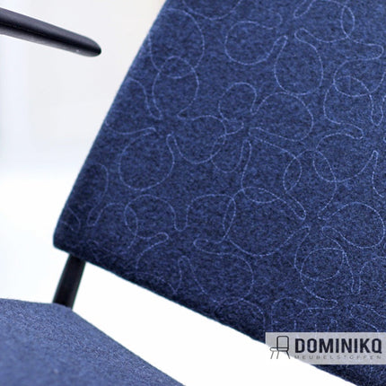 Luna Fleur 2 geborduurde stof in blauwe tint, inspiratie voor persoonlijk interieurdesign.