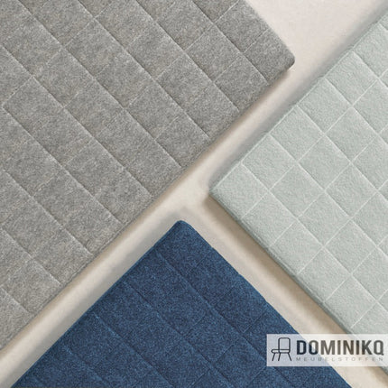 Grijze, blauwe en groenblauwe Hush Square 40 stoffering met 40x40 mm reliëfpatroon voor akoestische verbetering op verticale oppervlakken.