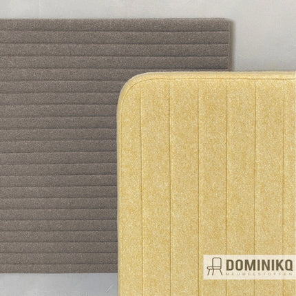 Twee stukken Hush Stripe 40 textiel met gestreept patroon en vilten textuur, in grijs en geel, voor akoestische verbetering op verticale oppervlakken.