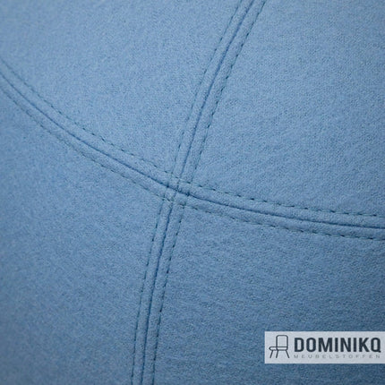 Gabriel Focus stof, premium blauwe wol met satijnen textuur, warm en veelzijdig in modern interieurontwerp.