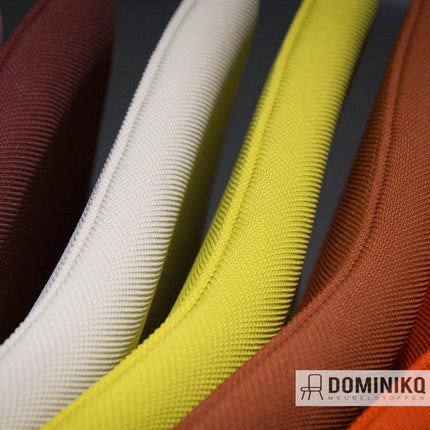 Felicity polyester stof met zachte textuur en levendige kleuren, ideaal voor interieurontwerp en decoratie.