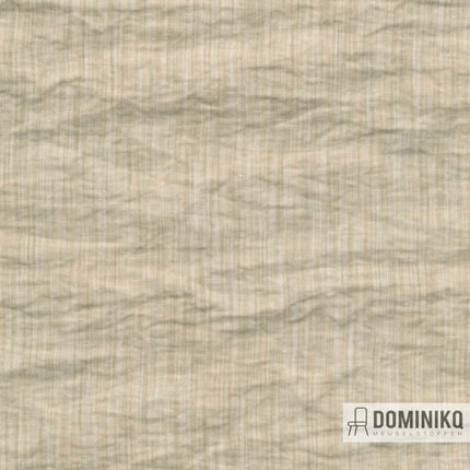 Crisp kamerhoog textiel van Kendix met verfijnde geplooide structuur en metaaldraden, luxe linnenlook in beige tint bij Dominikq.