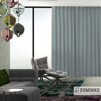 Calico gordijnstof van Kendix in een moderne woonkamer met mat textuur en kamerhoge gordijnen, aangeboden door Dominikq.