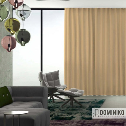 Linnenmix gordijn "Luster" van De Ploeg, Kendix. Semi-transparant, luxe uitstraling voor kamerhoge toepassingen in moderne woonkamer.