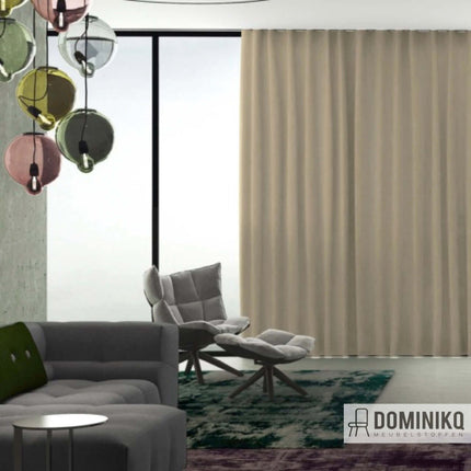 Linnenmix gordijnen De Ploeg Luster in stijlvolle woonkamer, ideaal voor elegante kamerhoge toepassingen.