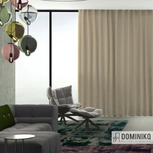 Linnenmix gordijnen De Ploeg Luster in stijlvolle woonkamer, ideaal voor elegante kamerhoge toepassingen.