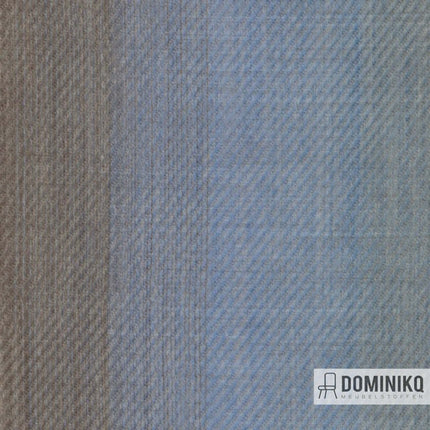 Elegante semi-transparante Refine gordijnstof in blauwgrijze tinten van Kendix, De Ploeg. Fijn geweven keperstructuur met diepte.