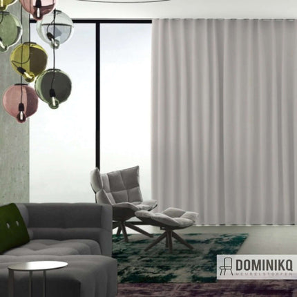 Elegante Mundo gordijnstof van Kendix in woonkamer, hoogwaardige polyester met subtiliteit en verduisterend effect. Vanaf 5 meter 10% korting.