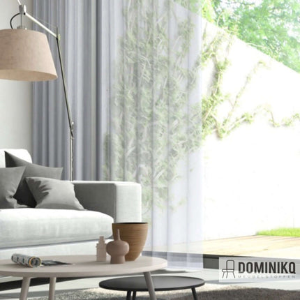 Transparante Mizu-gordijnstof van De Ploeg, natuurlijk licht, zachte textuur, subtiele glans. Ideaal voor privacy en sfeer. I Dominikq.