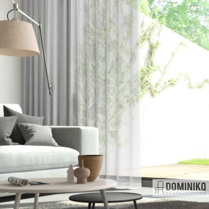 Kamerhoge Kombu stof van Kendix in een lichte, tweekleurige tint. Elegant in een moderne woonkamer. Vanaf 5 meter 10% korting.