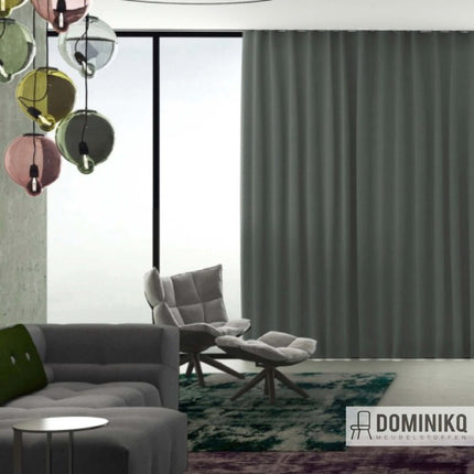 Stijlvolle Noon gordijnstof van Kendix en De Ploeg in moderne woonkamer. Uitstekende dim-out eigenschappen en 10% korting vanaf 5 meter.