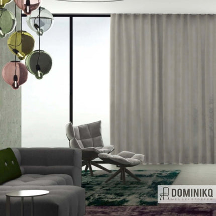 Elegante woonkamer met semi-transparante Racine gordijnen van De Ploeg. Vanaf 5 meter 10% korting.