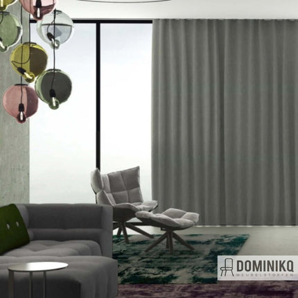 Luxe gordijnstof Ori van Kendix, De Ploeg in moderne woonkamer. Elegant en glanzend polyester. Vanaf 5 meter krijgt u 10% korting.