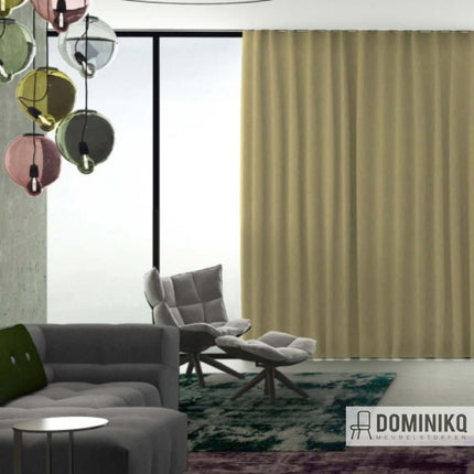 Gordijnstof Ori van Kendix door De Ploeg met luxe glans. Elegante stof in woonkamer met moderne inrichting. Vanaf 5 meter 10% korting.