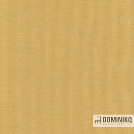 Uniform Melange stof in een warme gele tint, ontworpen door Kvadrat Febrik, biedt een luxe, comfortabele uitstraling voor interieurdesign.