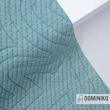 Gebreide meubelstof van Kvadrat Febrik, ontworpen door Textielstudio BYBORRE, met blauwdrukpatroon voor mode- en meubelindustrie.