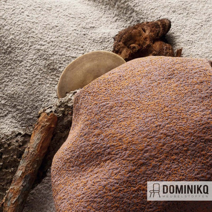 Detail van de Kvadrat Febrik Arda meubelstof, met pixelachtige patronen in natuurlijke structuren en kleuren, ontworpen door Front.