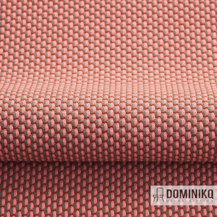 Gebreide stof Kvadrat Febrik Drop 691 in roze en oranje kleuren, textuur en design detail
