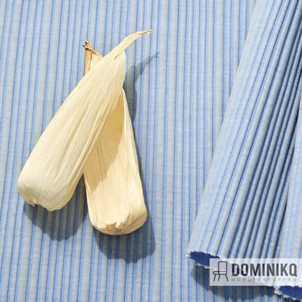 Blauwe Kvadrat Febrik Husk meubelstof met geribbelde structuur geïnspireerd door maïskolven, ontworpen door Marc Thorpe.