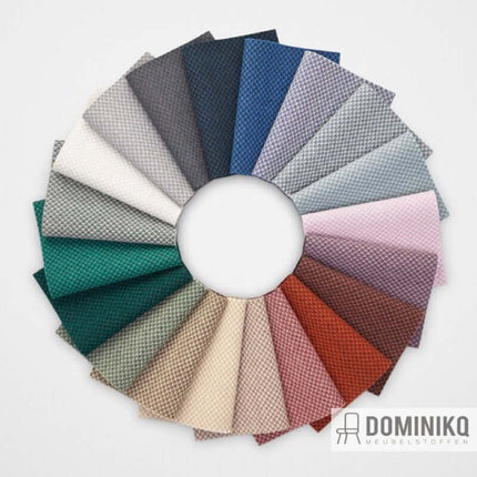 Kleurrijke stofstalen cirkel van Kvadrat Jaali, geïnspireerd door rasterpatronen met subtiele richtings- en balansdetails.