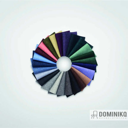 Heldere kleuren van Kvadrat Hero Heather stof, ontworpen door Patricia Urquiola, in veelzijdig kleurenspectrum van gevilt wol.