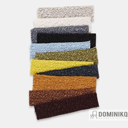 Acca stof door Kvadrat in 12 kleuren met glanzende bouclégarens, biedt duurzaamheid en luxe, gemaakt door Sahco in Italië.