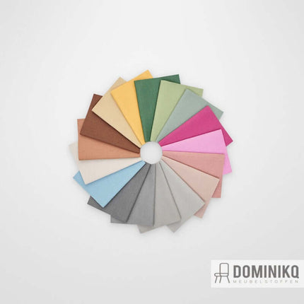 Kleurenpalet van Kvadrat Twill Weave meubelstof, ontworpen door Jonathan Olivares, met een volle structuur en wollen garens.